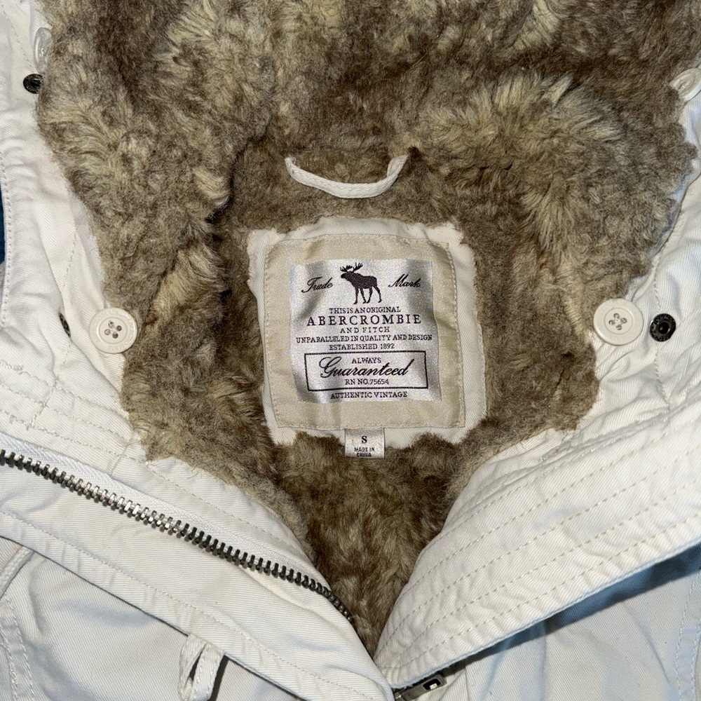 Abercrombie & Fitch White Hooded Bomber Jacket - Picture 3 of 8